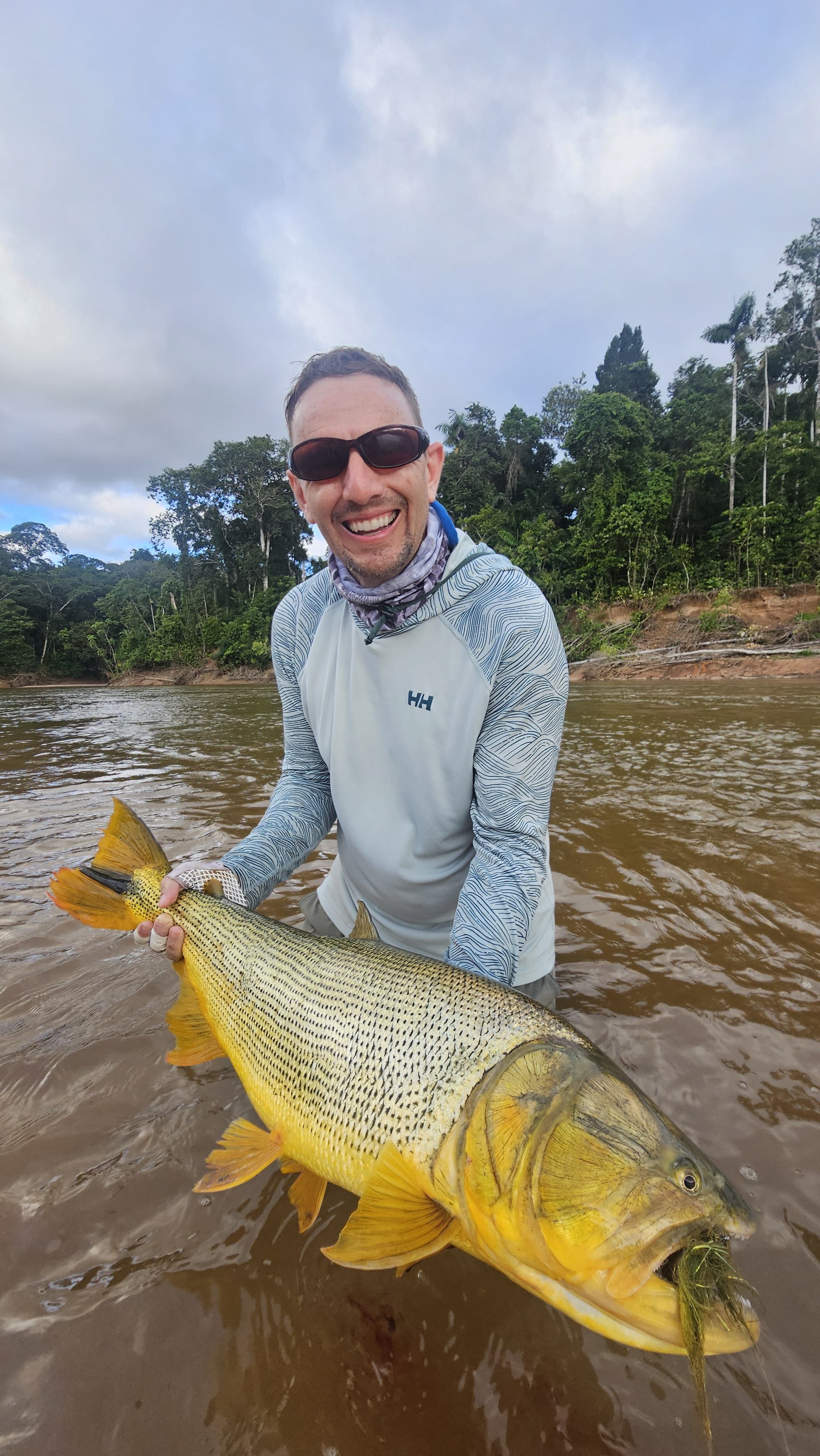 Vernon with the largest dorado of his life on the Lower Sécure